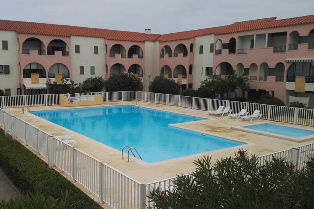 Studio Mezzanine En Residence Avec Piscine Au Village Le Barcares Luaran gambar